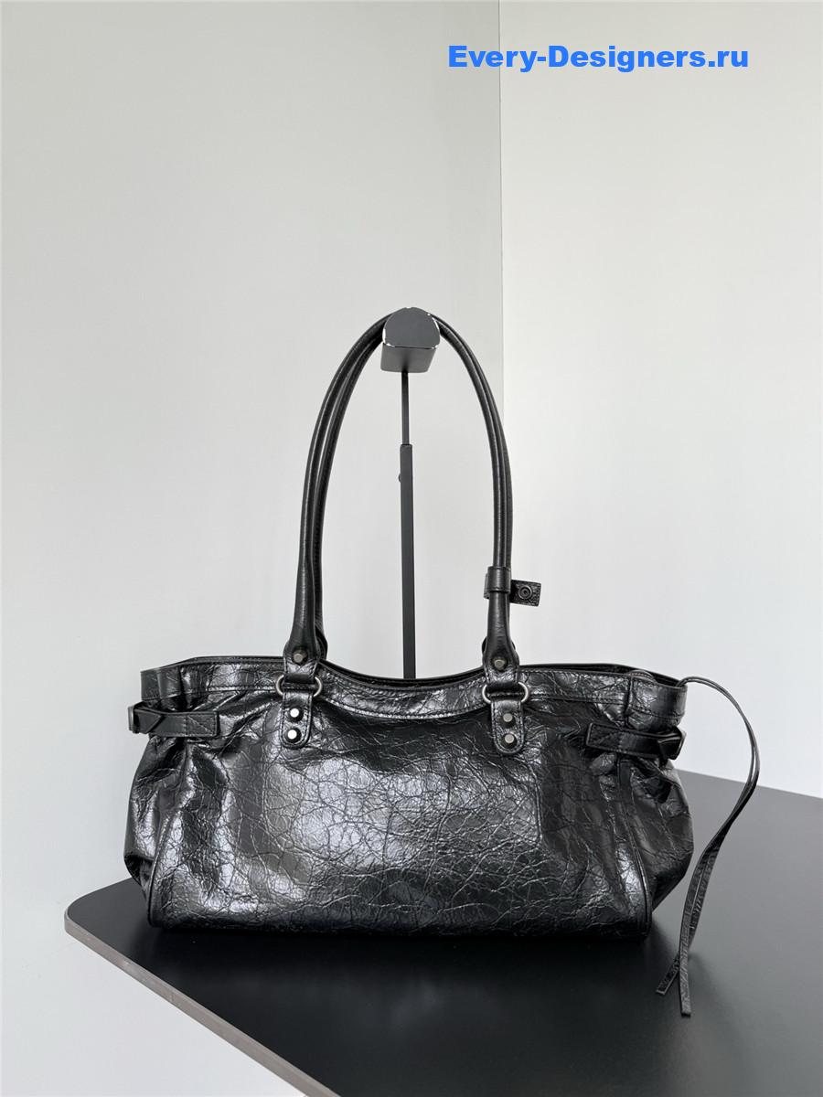 Ba1en*iaga black le city east west bag