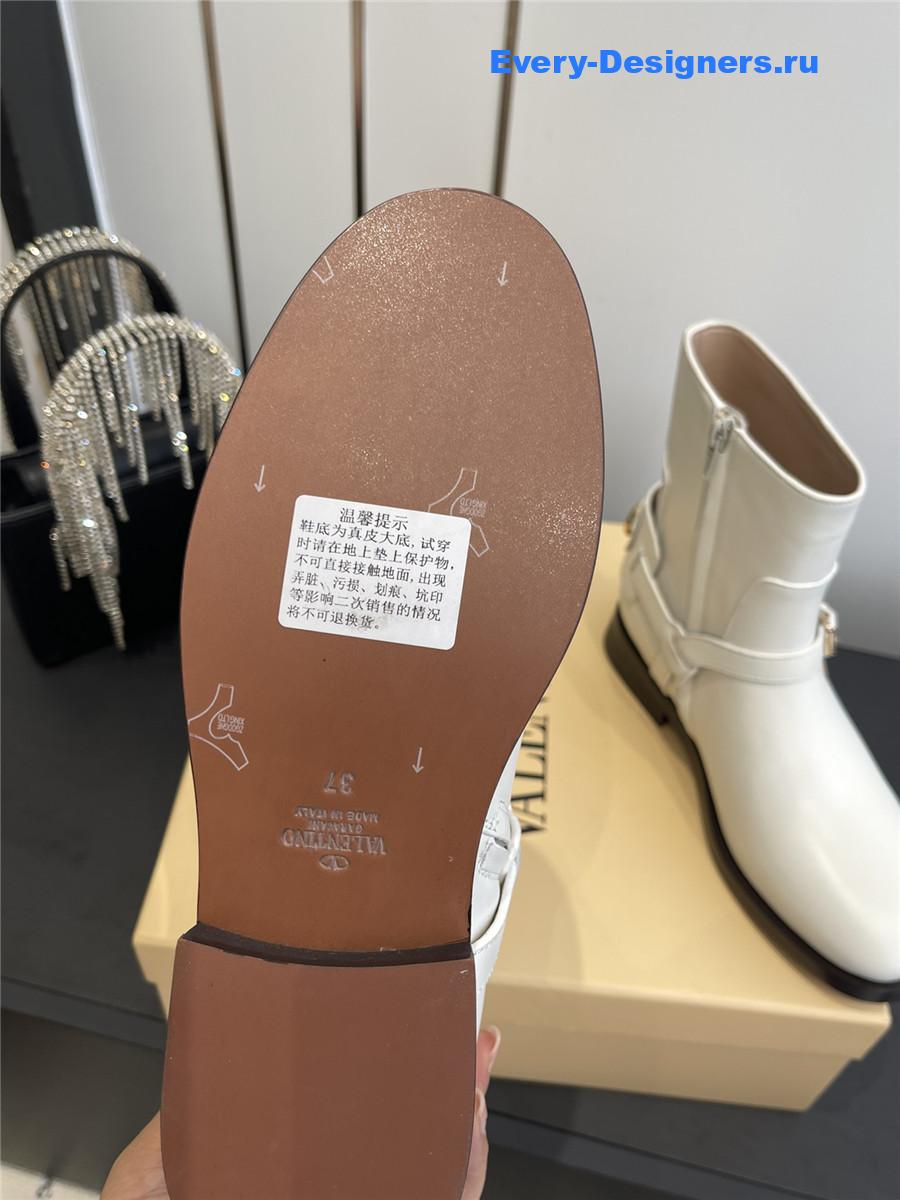 Va1e*ntin0 garavani white leather signature ankle boot