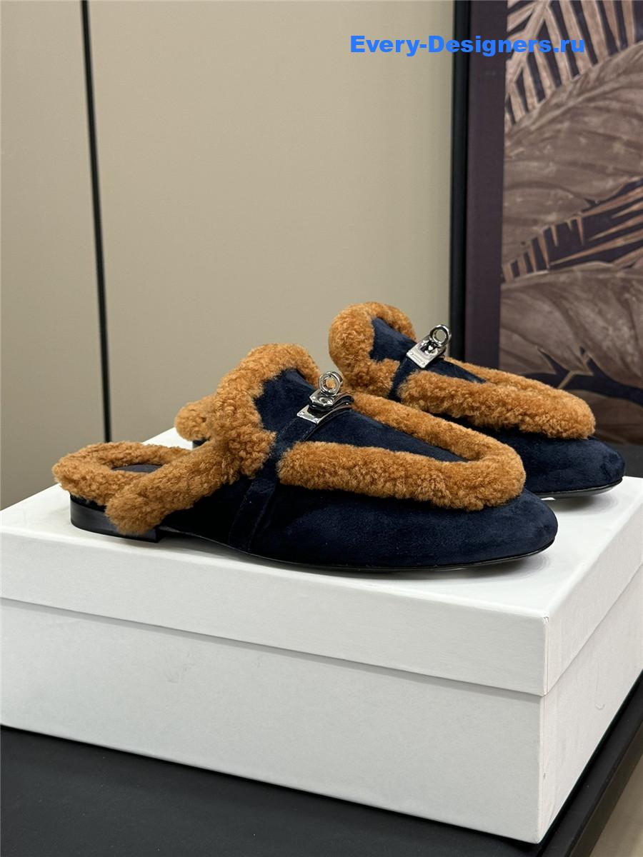 H**me5 shearling navy oz mule